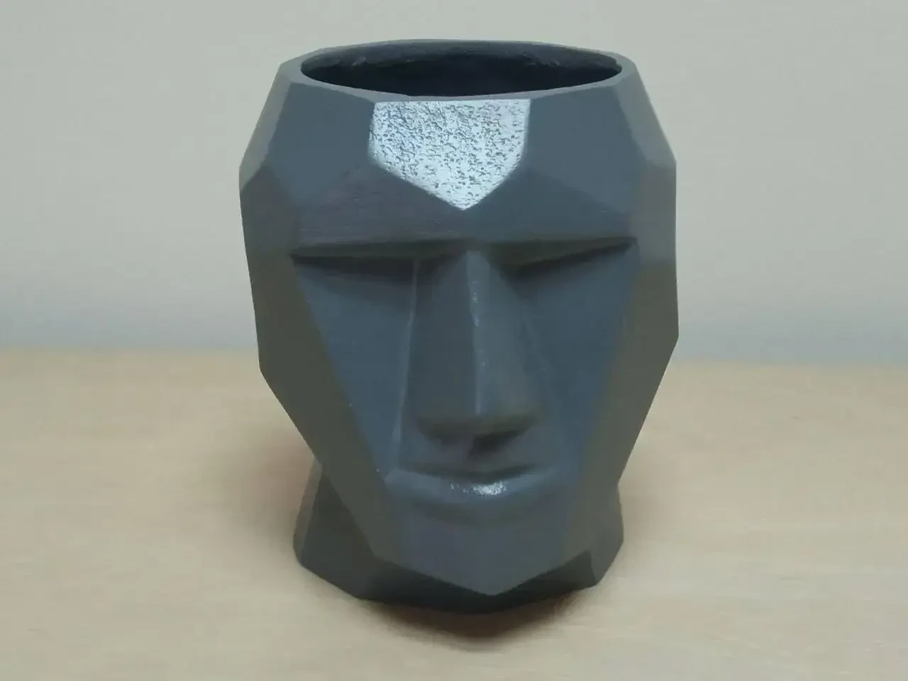 Ваза “Голова», графіт 14х13 см