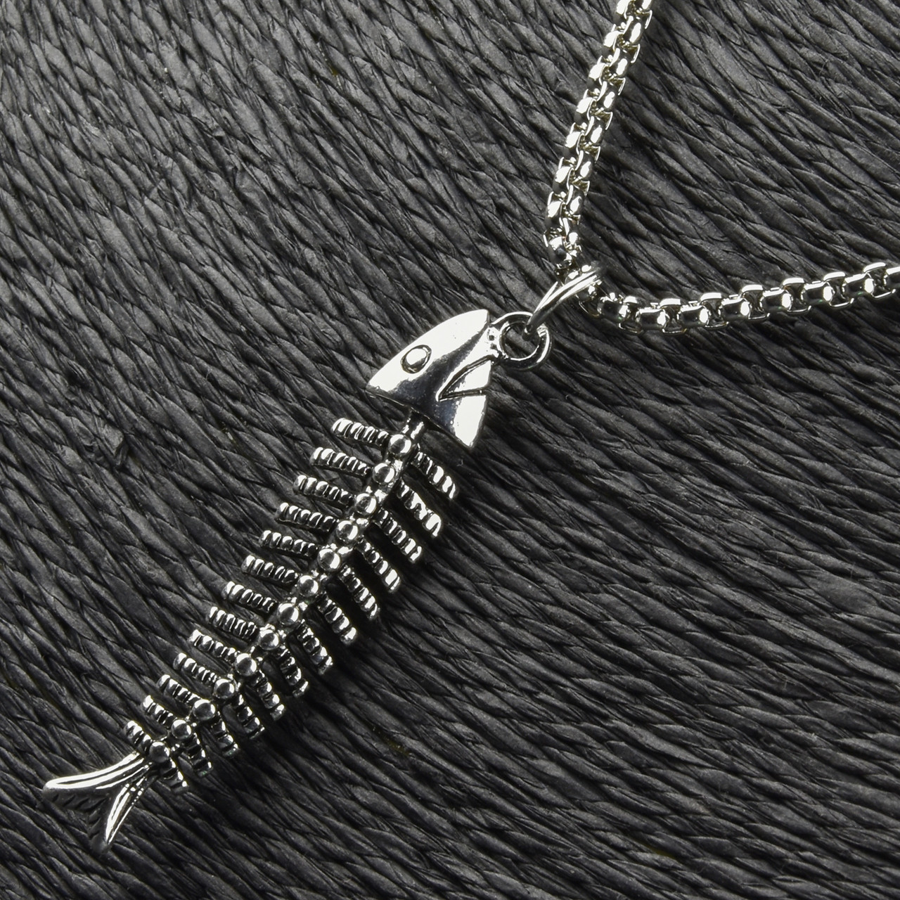 Ланцюг на шию довгий унісекс сріблястого кольору кулон скелет риби застібка карабін довжина 65 см