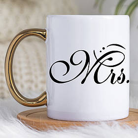Чашка 330 мл з золотою ручкою Mrs. (місіс). Кращий подарунок парі.