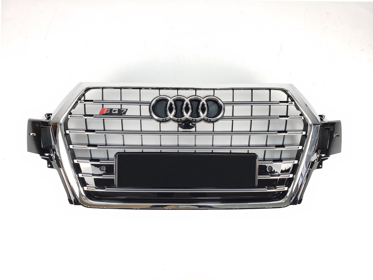 Решітка радіатора Audi Q7 2015-2020 рік Чорна з хромом (в стилі S-Line)