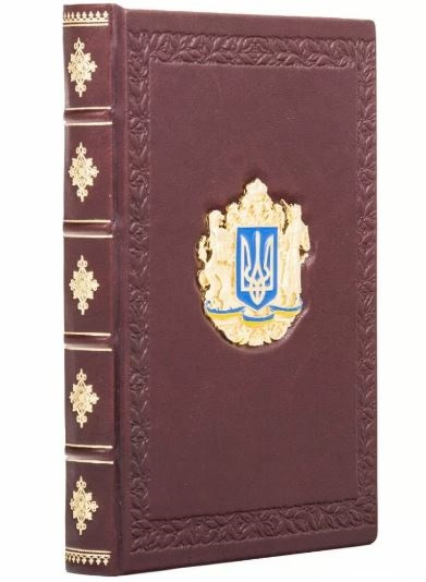 Щоденник А5 формату в шкіряній палітурці з декоративною накладкою з міді, золота та емалей "Герб України"