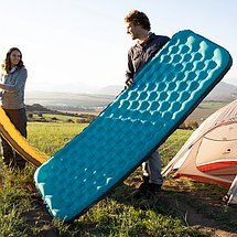 Туристичні килимки й аксесуари