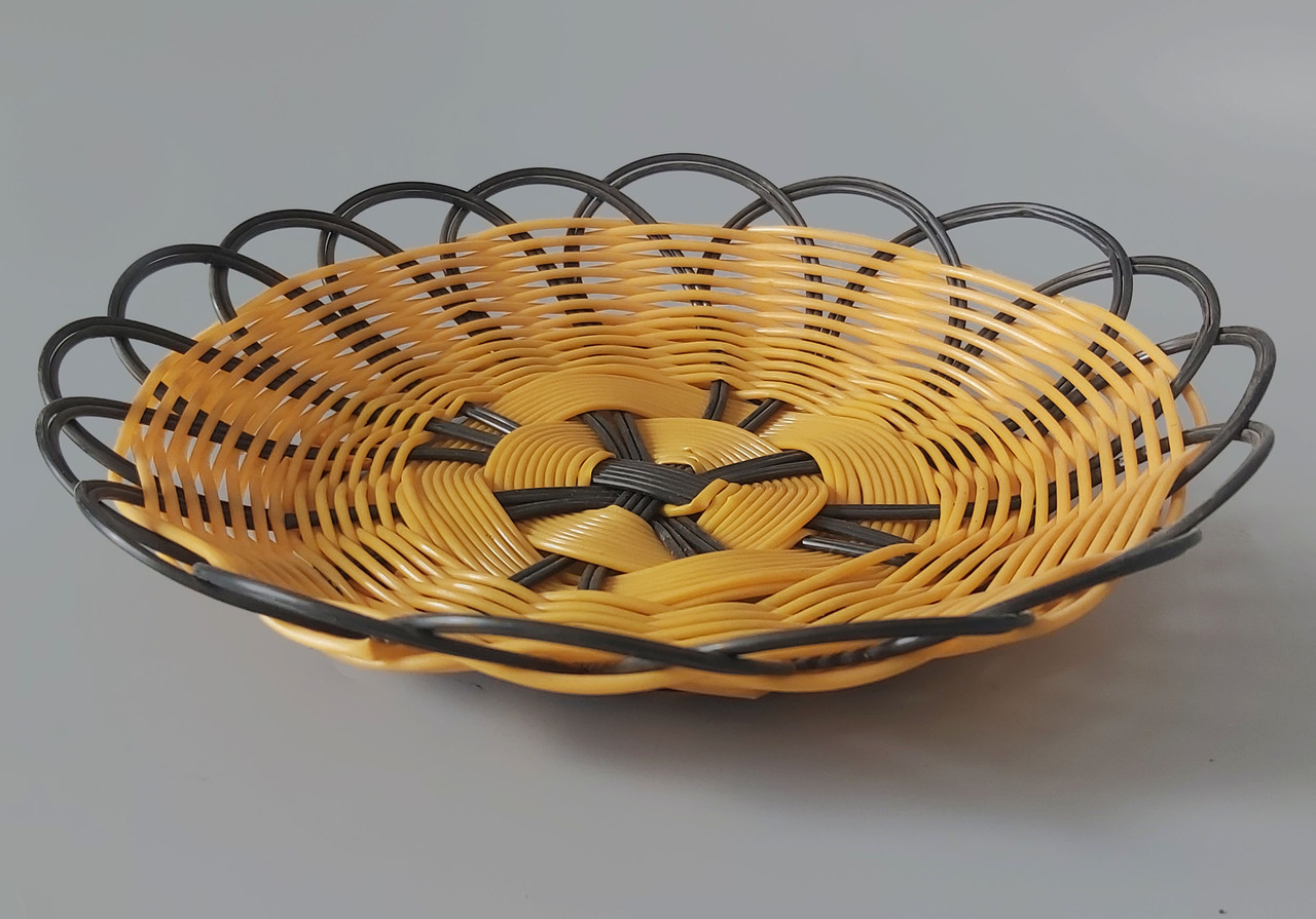 Плетена пластикова страва 23х5 см