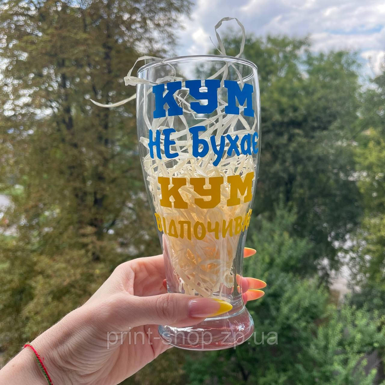 Пивний келих з написом "Кум не бухає, кум відпочиває" 0,5 мл, фото 1