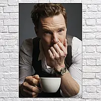 Плакат "Бенедикт Камбербэтч с чашкой кофе, Benedict Cumberbatch", 60×40см