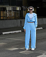 Голубой женский комфортный демисезонный костюм из велюра: укороченная кофточка с капюшоном и свободные штаны