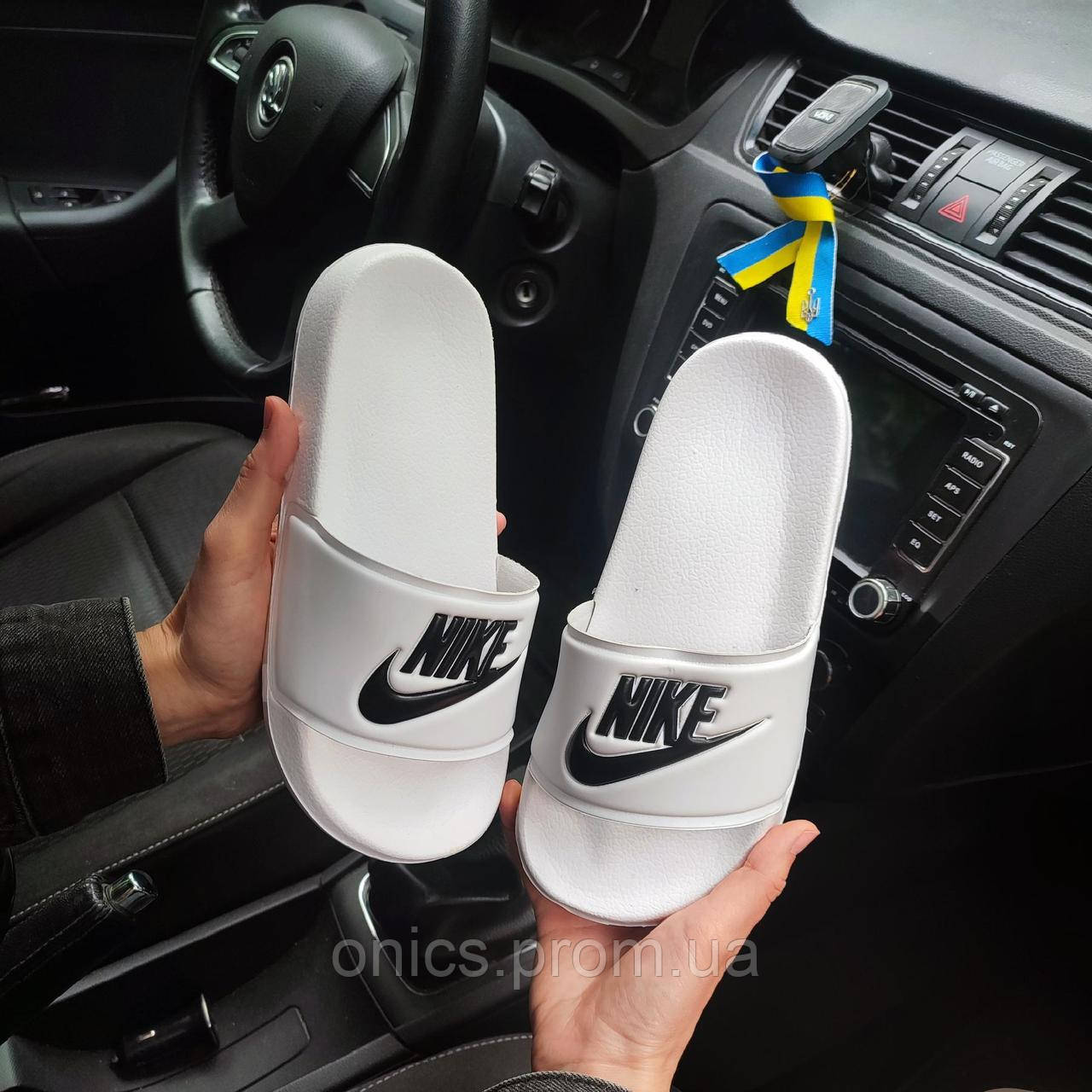 Жіночі шльопанці Nike білі хорошее качество Размер 37(24см) - фото 1 - id-p1946576360