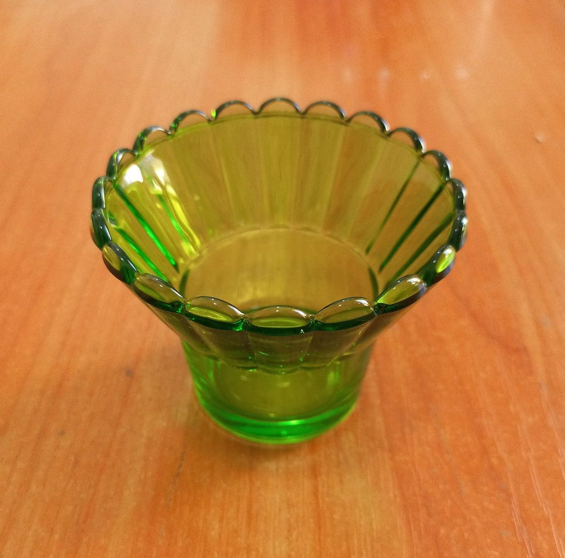 Лампада зелена скляна фарбована.