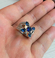Серебряное кольцо с золотыми пластинами синий камень размер 19