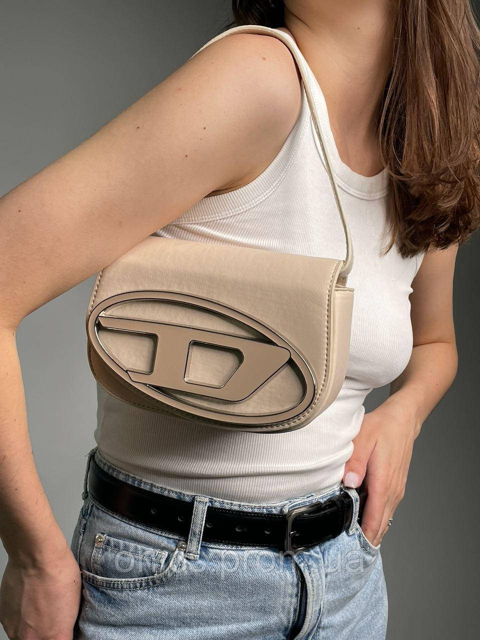 DIESEL 1DR Iconic Shoulder Bag Beige 20 x 13 x 6.5 см хорошее качество женские сумочки и клатчи хорошее - фото 1 - id-p1946730183