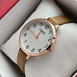 Жіночий наручний годинник на світло коричневому ремінці Fuke (Фуке) золотистий з білим  - код 2263b, фото 3