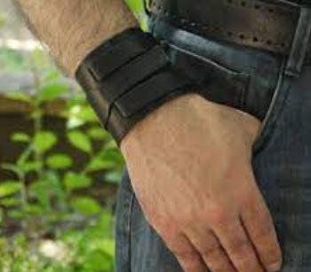 Чоловічий широкий шкіряний браслет-манжета на липучках, фото 1