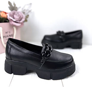Стильні жіночі туфлі чорні з натуральної шкіри на платформі з ланцюгом