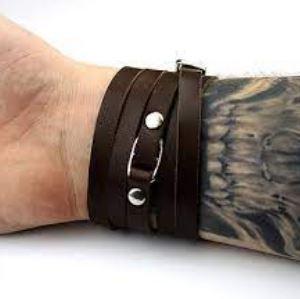 Браслет-обгортка виконаний з натуральної шкіри застібається на пряжку, фото 1