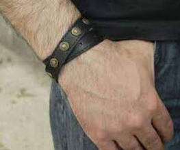 Браслет шкіряний у два обороти з декоративними металевими елементами