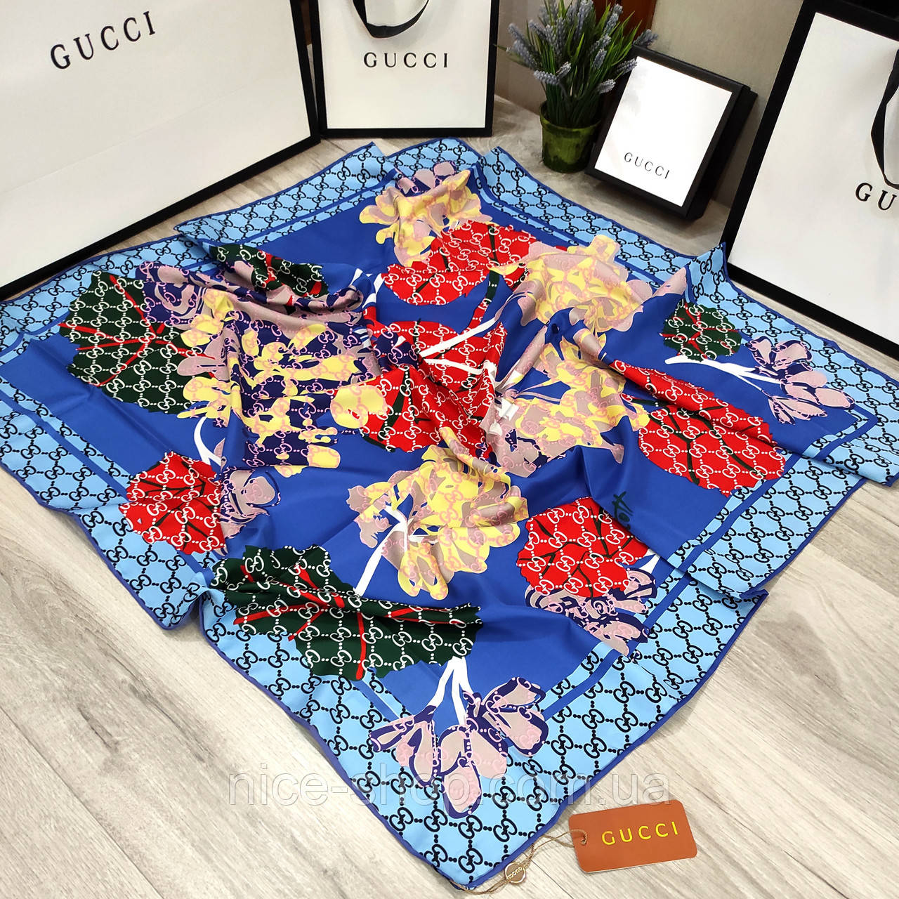 Хустка Gucci шовкова з ручною підшивкою