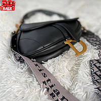 Роскошная женская сумка Christian Dior Saddle не большого размера черного цвета, выполнена из эко кожи высокое
