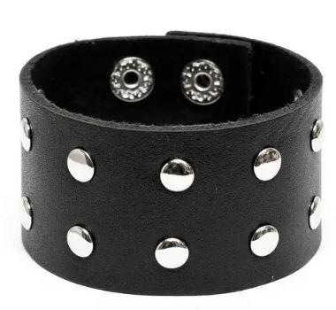 Широкий браслет з натуральної шкіри ручної роботи з декоративними металевими заклепками, фото 1