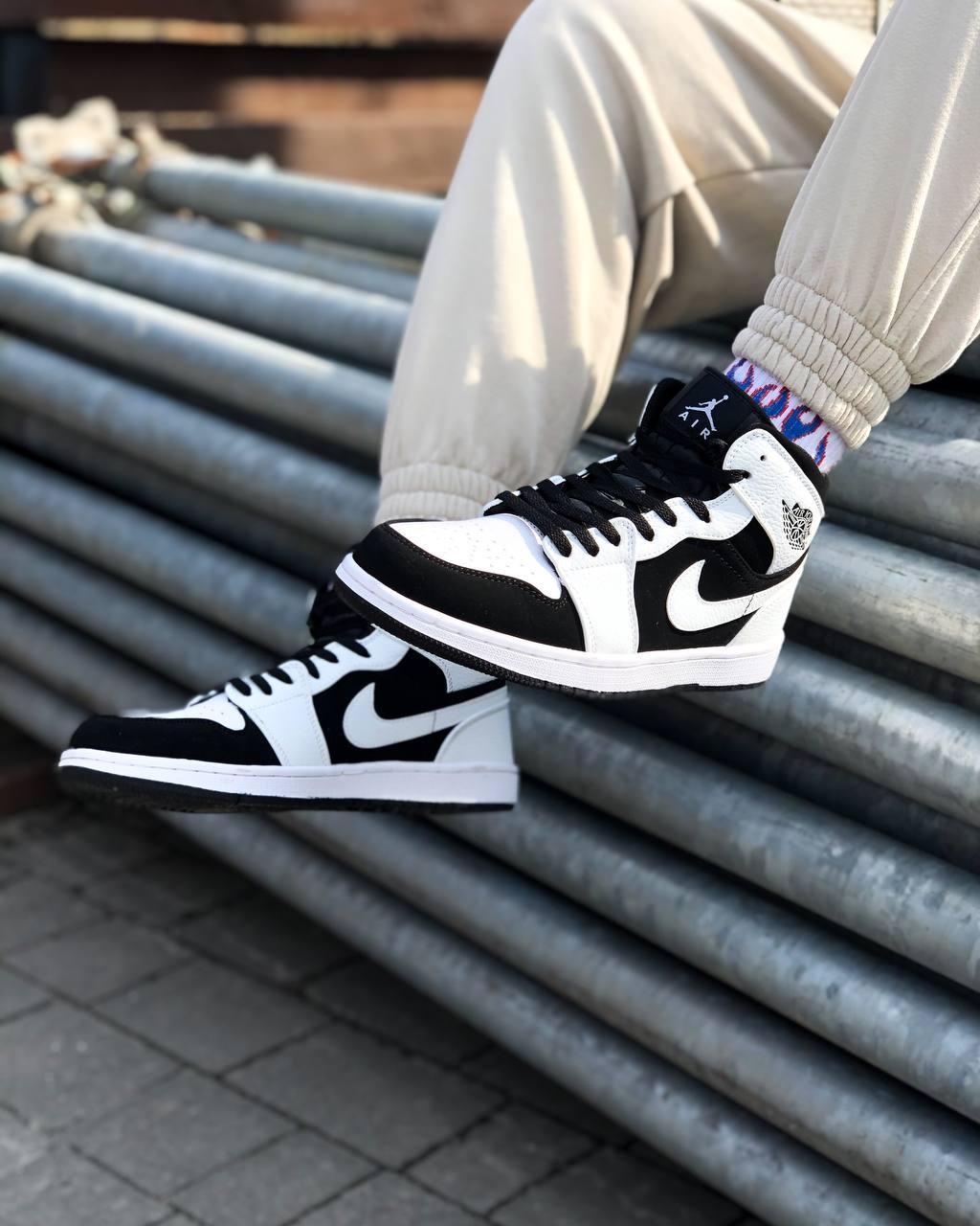 Jordan aj 1 mid white best sale and black