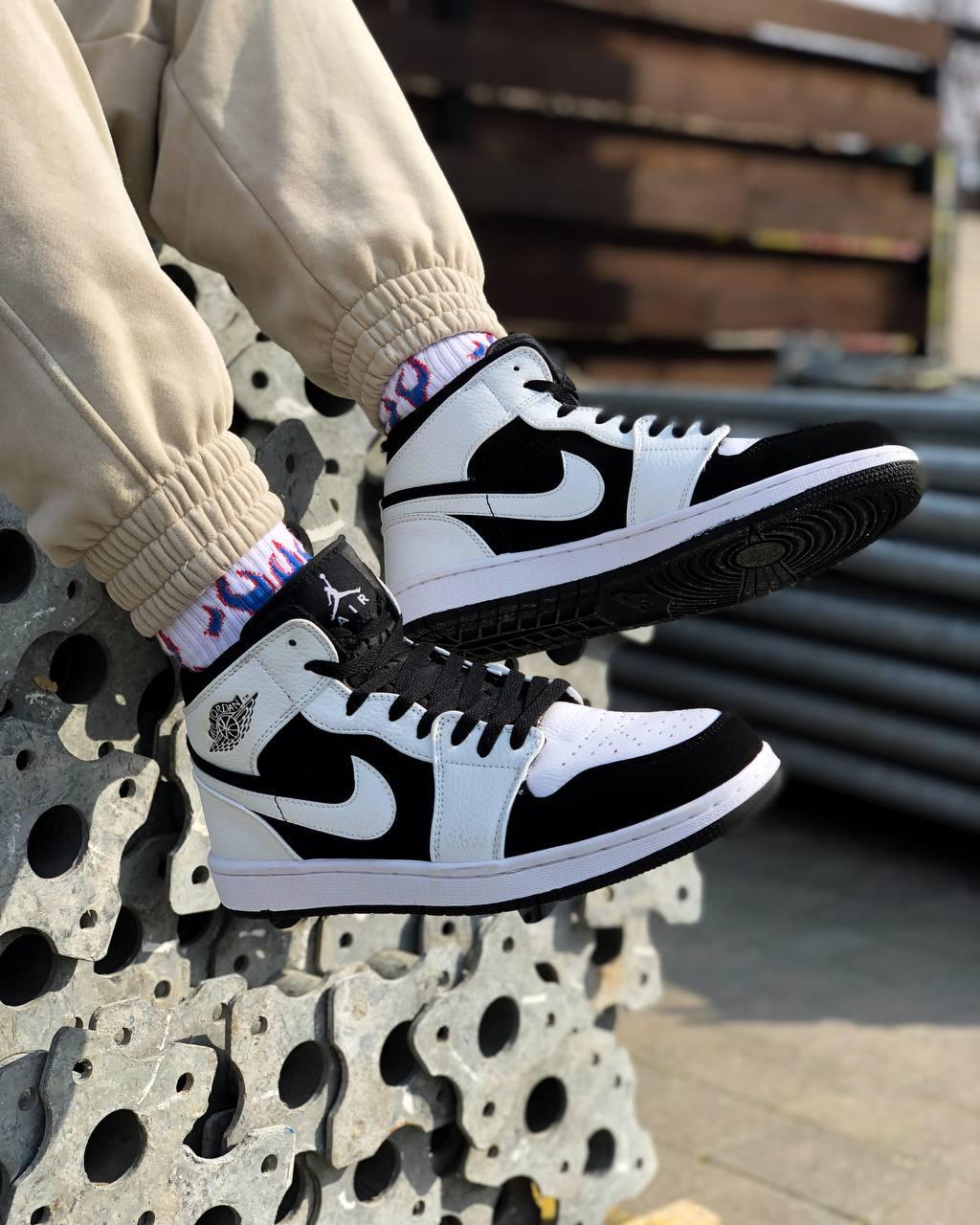 Jordan mid hotsell white black