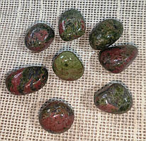 Епідот унакит 45 каратів