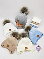Дитячі польські зимові в'язані шапки на флісі з зав'язками і помпоном оптом для хлопців, р.40-42, Grans