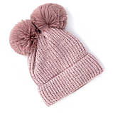 Теплий набір для дівчинки 5 6 7 8 років: зимова дитяча шапка пудра на флісі з 2 натуральними помпонами + шарф хомут пудровий, фото 3