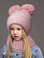 Теплий набір для дівчинки 5 6 7 8 років: зимова дитяча шапка пудра на флісі з 2 натуральними помпонами + шарф хомут пудровий