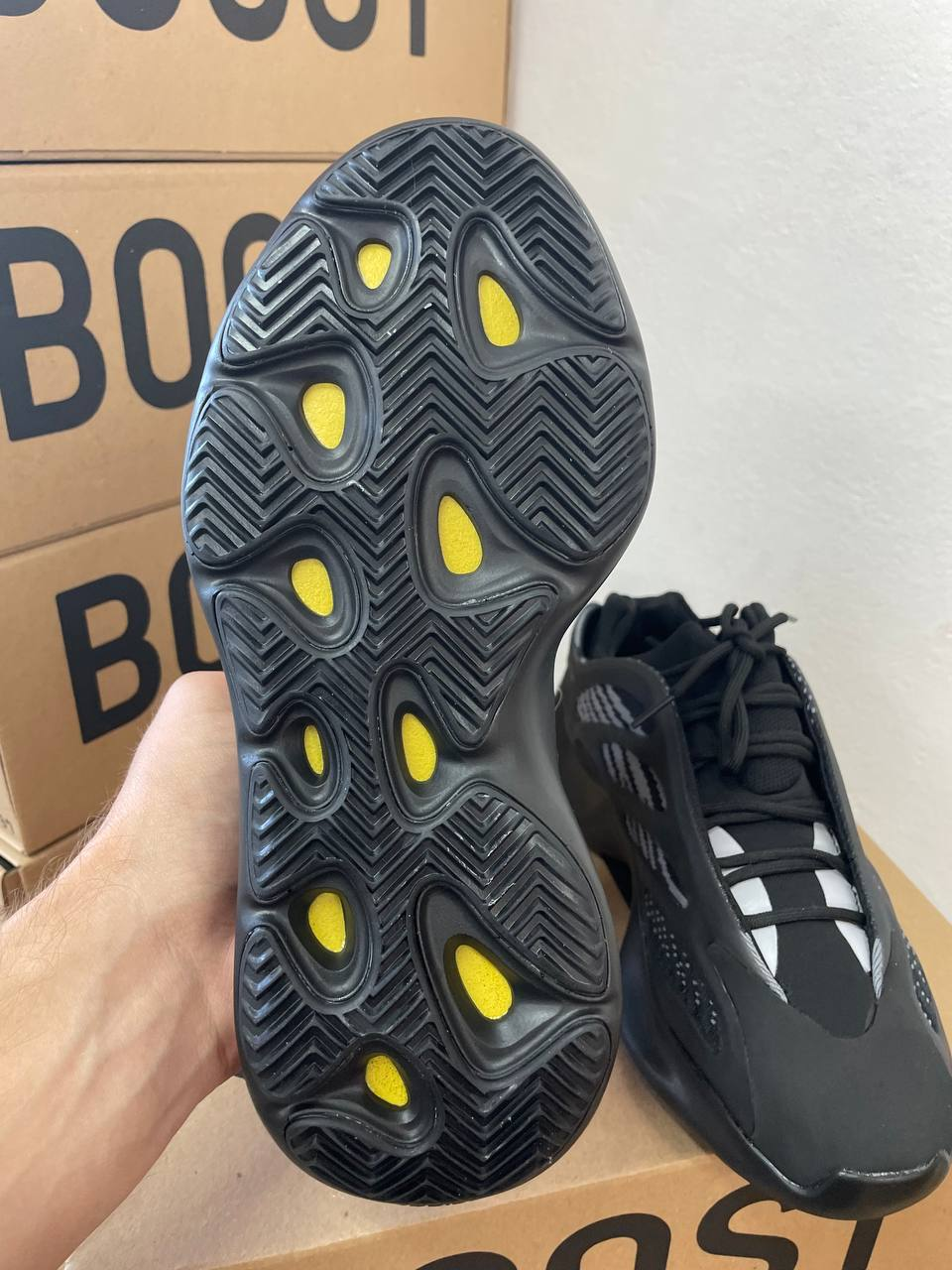 Кроссовки Adidas Yeezy 700 v3 black Alvah / Адидас Изи 700 черные - фото 3 - id-p1947632634