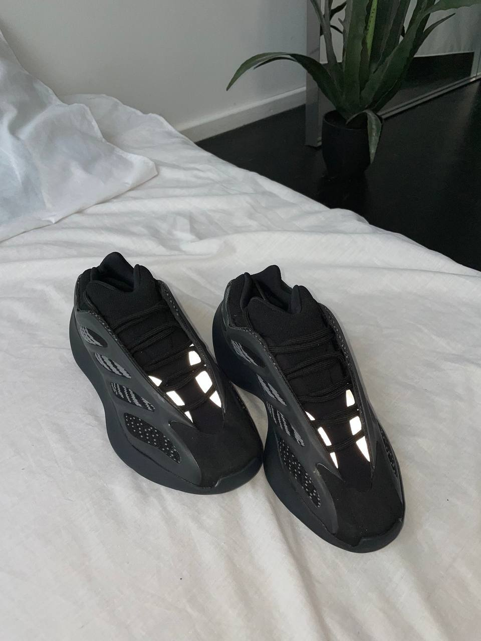 Кроссовки Adidas Yeezy 700 v3 black Alvah / Адидас Изи 700 черные - фото 7 - id-p1947632634