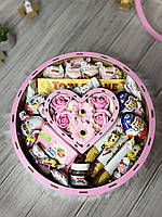Подарочный бокс «Круглый с сердцем внутри №1» со сладостями, мыльными розами и герберами