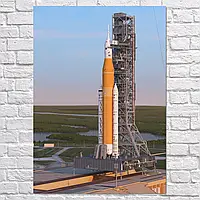 Плакат "НАСА, Space Launch System (SLS) на стартовой площадке", 60×43см