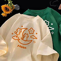 Жіноча стильна оверсайз футболка з принтом Місяць та котики