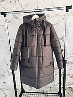 Красивый женский пуховик с большими накладными карманами и капюшоном