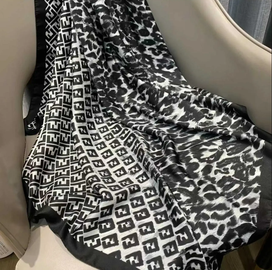 Шовкова хустка Крістел лео fnd 90*90 см чорна