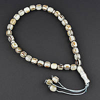 Чітки пластикові з молочними намистинами у візерунках і висувкою кількість намистин 33 штуки довжина 35 см