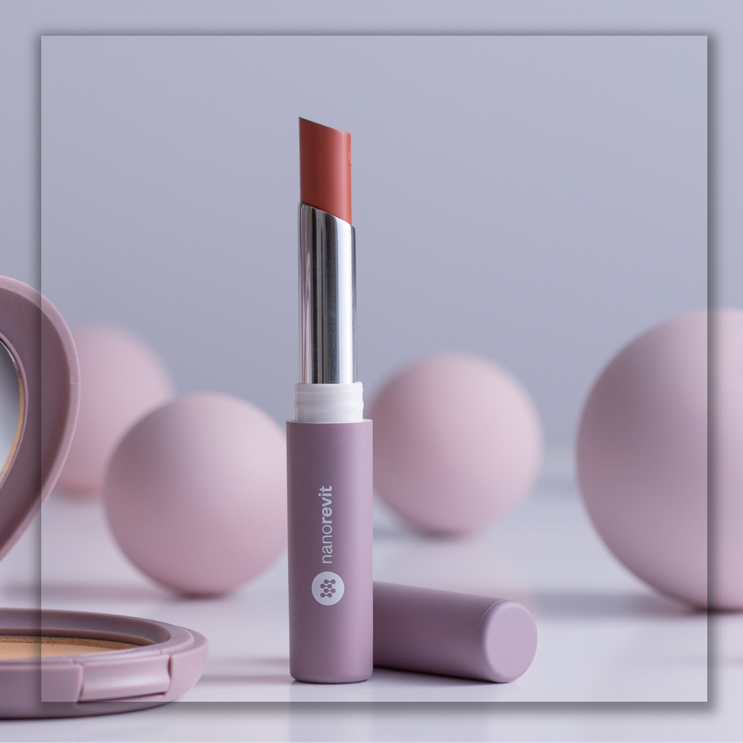 Зволожуючий Бальзам для губ з глянсовим відтінком Sheer Lipstick Nanorevit Paese 2,2g