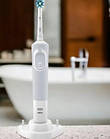 Електрична щітка Braun Oral-B Vitality D100 PRO Cross Action, Браун Оралбі Віталіті Біла, фото 3