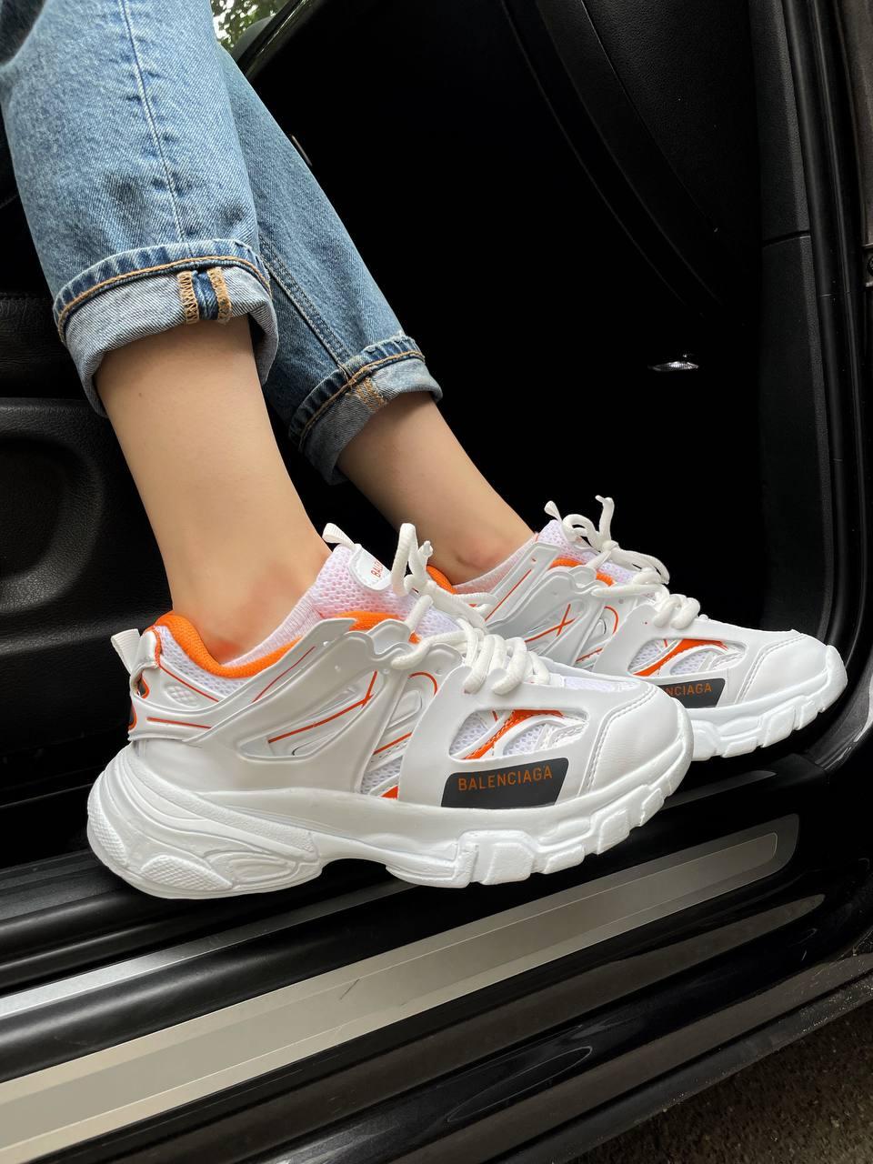 Стильні біло-оранжеві жіночі кросівки Balenciaga Track White/Orange. Взуття жіноче осінь Баленсіага Трек