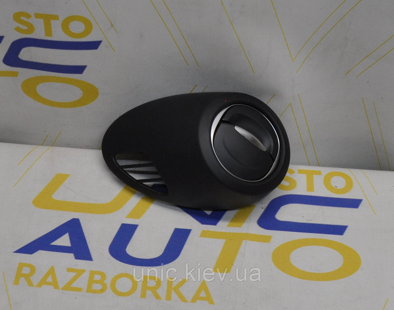 Решітка вентиляції, дефлектор Рено Зоє б/в 687636641R