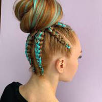 Кольорові коси канекалон