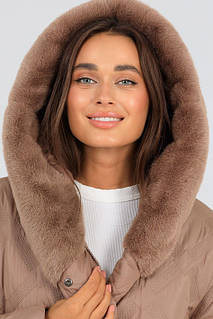 Зимове пальто Lora Duvetti на верблюжій шерсті з штучним хутром норки, розміри 50