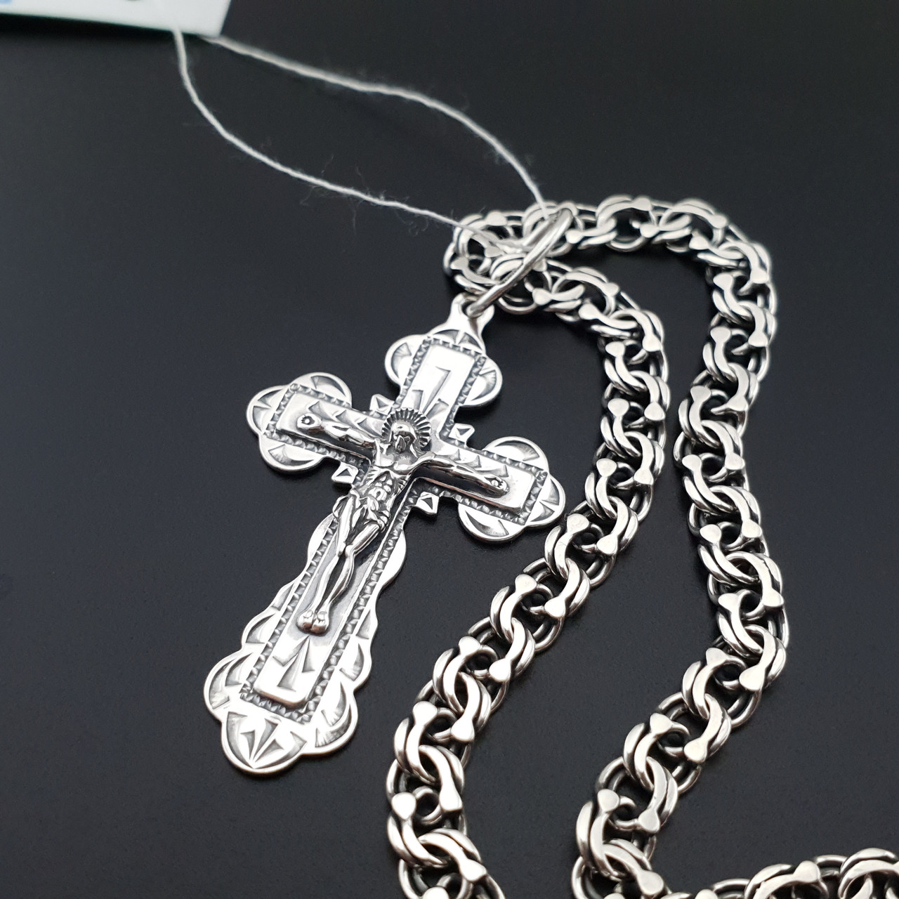 Кому лучше всего подходят серебряные средние цепочки с крестиком в интернет-магазине «Серебряная планета»