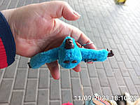 Іграшка хутро мавпа гібон орангутанг палець у рот брелок киплінг Kipling блакитне ім'я бирка крута