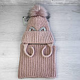 Дитячий комплект зимовий для дівчинки 1 2 3 4 роки: тепла шапка на флісі із зав'язками та помпоном + снуд хомут пудровий, фото 5