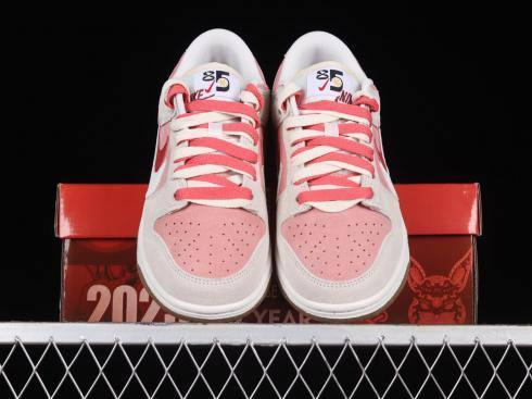 Жіночі кросівки Nike SB Dunk Low SE 85 Double Swoosh Pink Rabbit