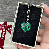 Оригинальный подарок девушке - натуральный камень Малахит кулон в форме сердечка на брелке в коробочке