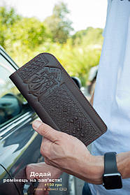 Довге чоловіче портмоне з натуральної шкіри з Тризубом Гербом темно-коричневе | Чоловічий клатч з ремінцем опціонально