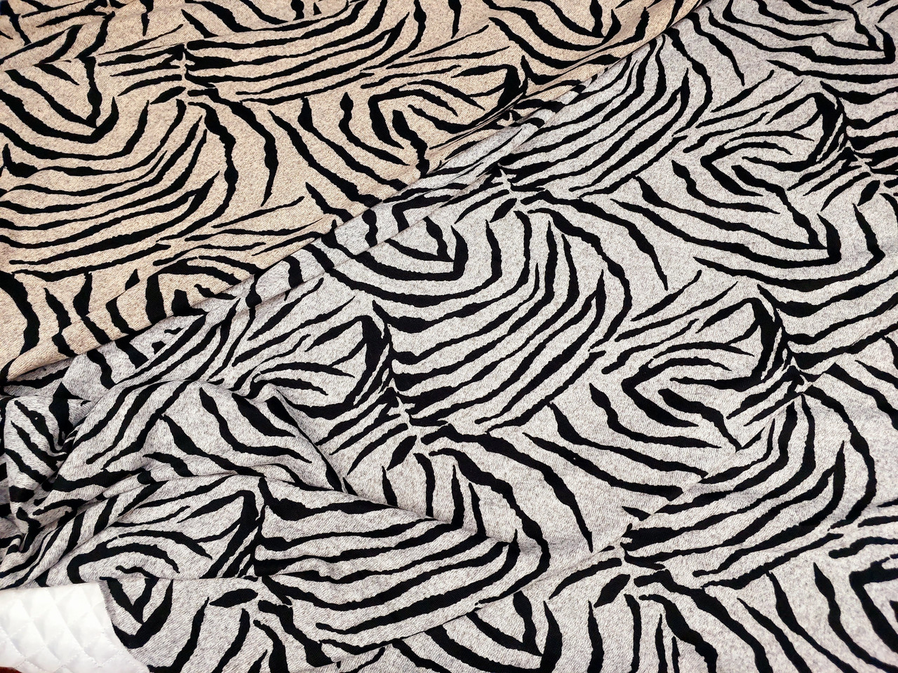 Тканина ангора , принт зебра, фон світло сірий , плетіння рівне.  №110, фото 1