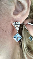 Срібні сережки з каменем форми ромб